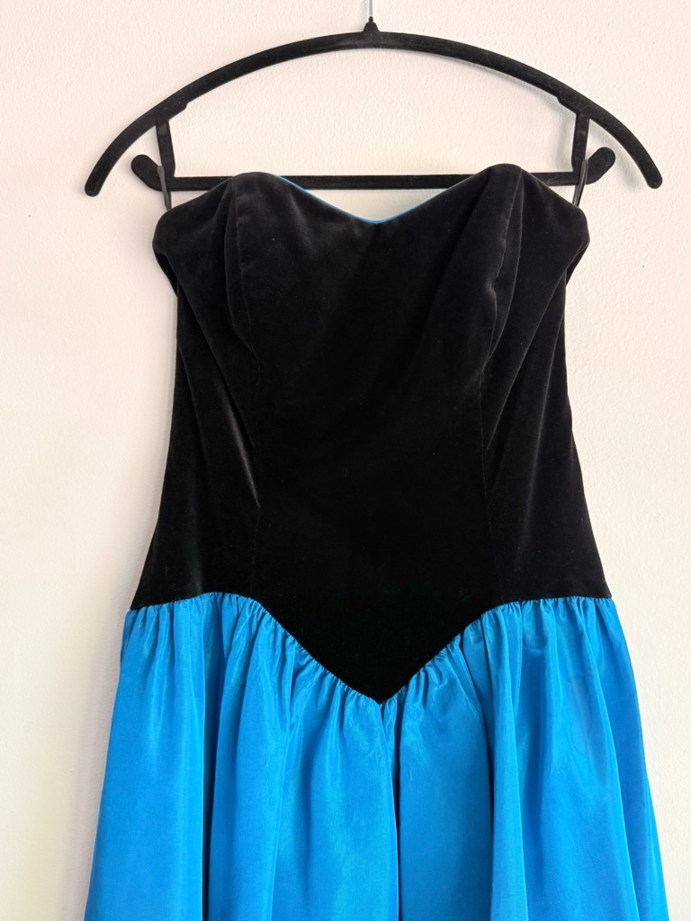 Vtg Laura Ashley 80s Strapless Velvet Cocktail Dress Size 10 RUNS SMALL (4-6) - Picture 2 of 9